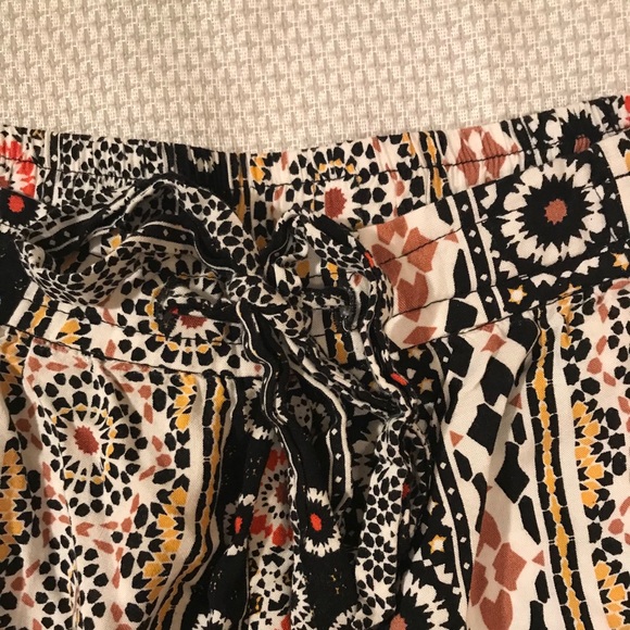 Flowy Patterned Shorts - Picture 2 of 4